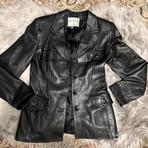 Danier Jackets & Blazers - DANIER Genuine Leather Blazer Jacket🖤💫